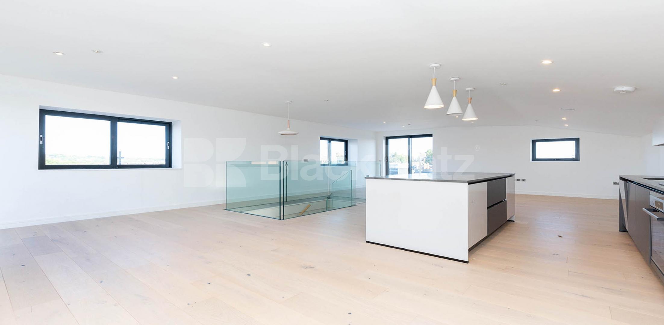 			2 Bedroom, 2 bath, 1 reception Penthouse			 Tottenham Lane, CROUCH END